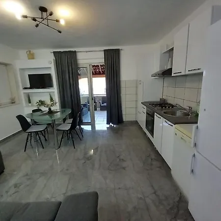 Tara Apartman